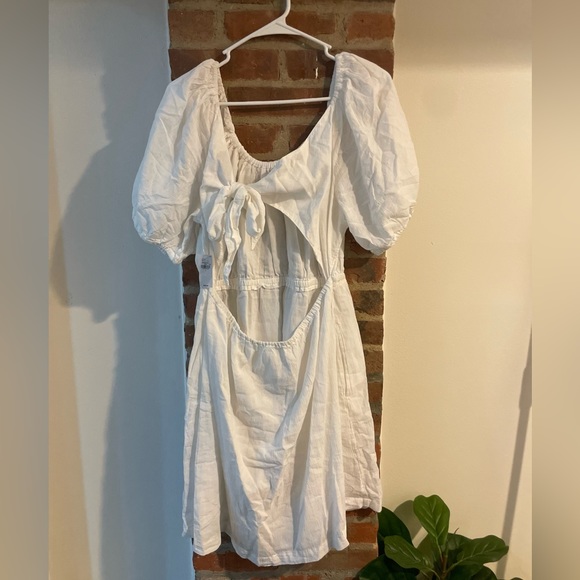 BRAND NEW white open back dress - Picture 2 of 3
